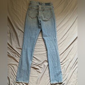 Abercrombie & Fitch
The '90s Slim Straight
Ultra High Rise